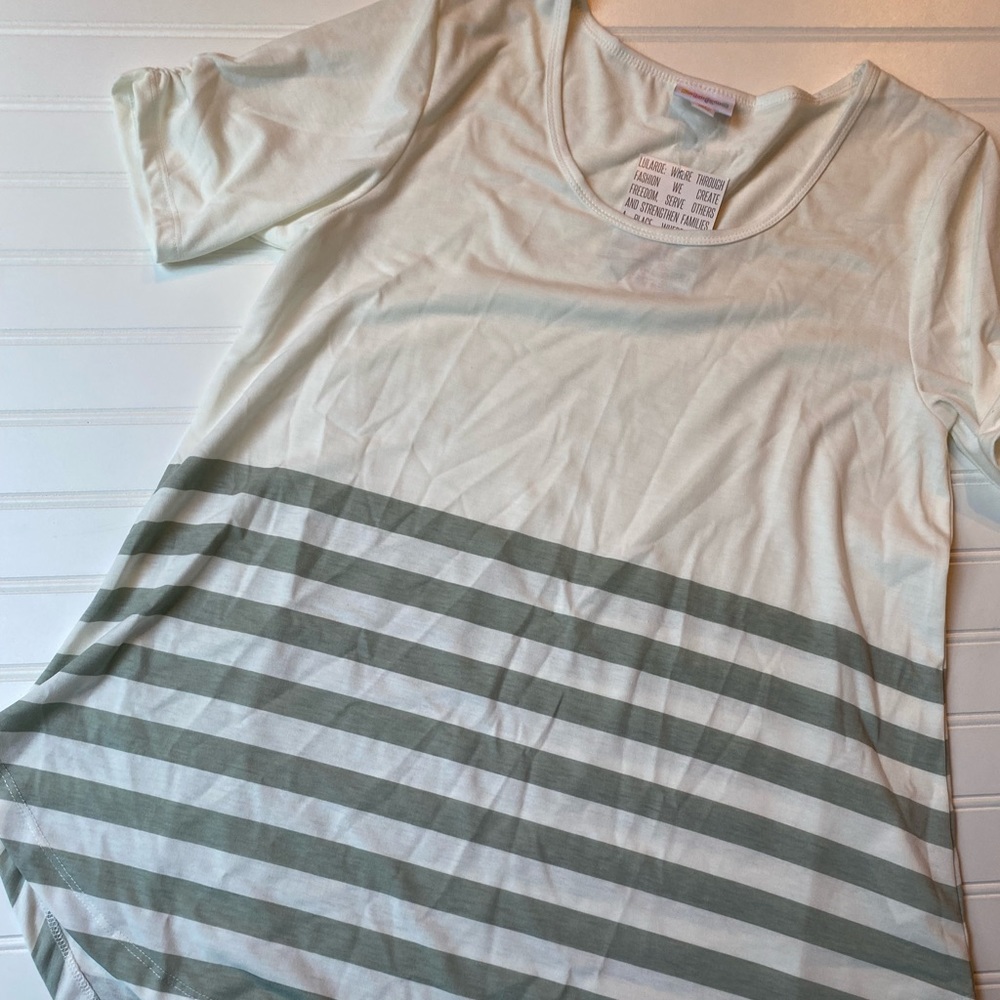 NWT Lularoe Morgan tee